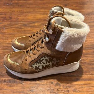 Girls MK low boot，7M，very good quality